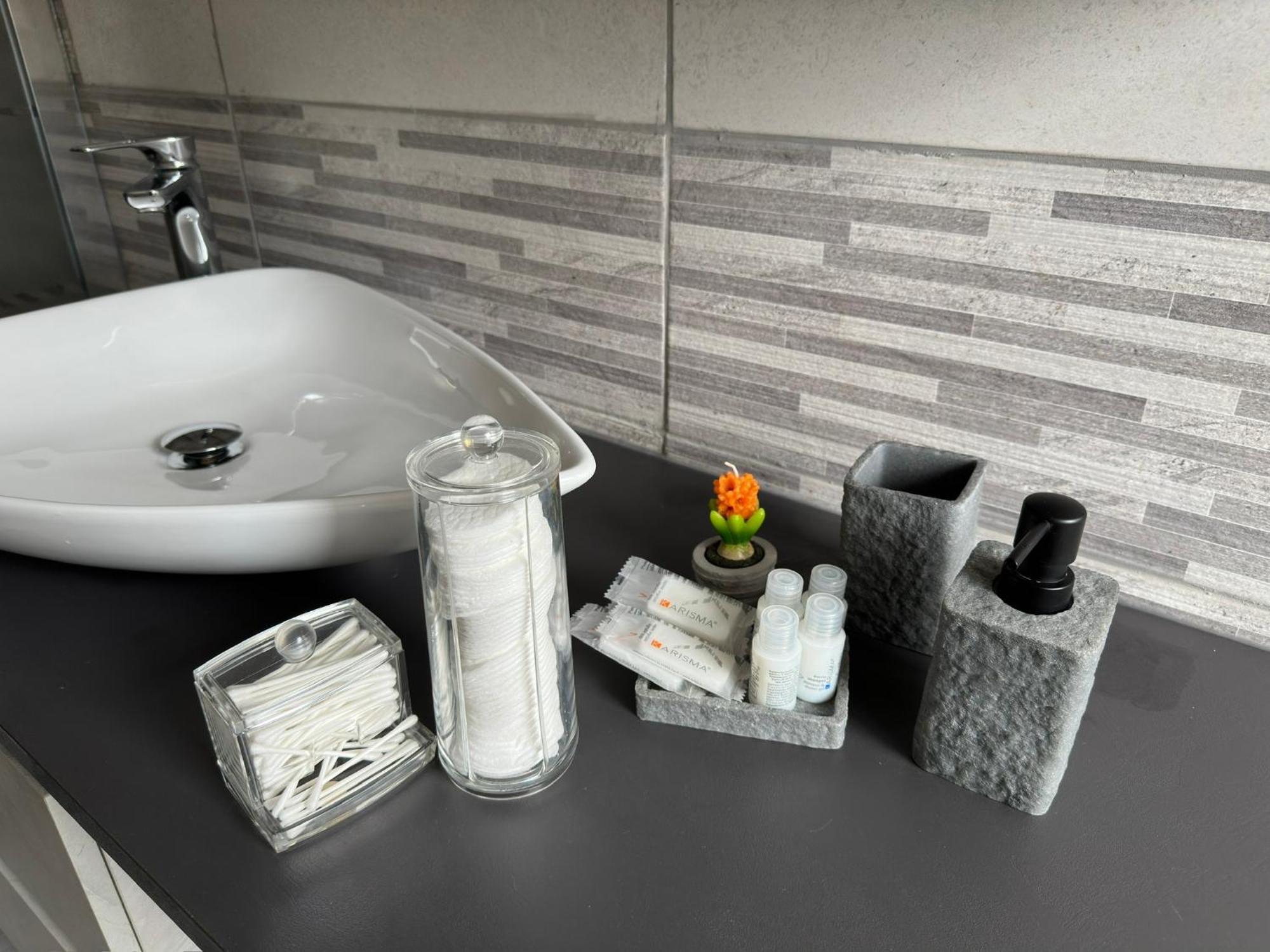 Casa Di Afi, Perfect For 4 - Kitchen - Parking - Netflix Apartment Arona Exterior foto